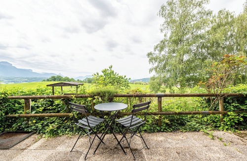 Groisy House | Holiday Home 'Gite Le Carando' with Mountain View, Private Terrace and Private Garden