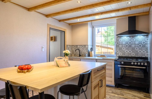 Plainfaing House | Holiday Home 'Gîte Les 3 Cerfs - 3 Étoiles' with Mountain View, Private Terrace and Wi-Fi