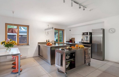Huzenbach House | Holiday Home 'Gruppenhaus Baiersbronn Lug Ins Tal' with Mountain View, Private Terrace and Wi-Fi