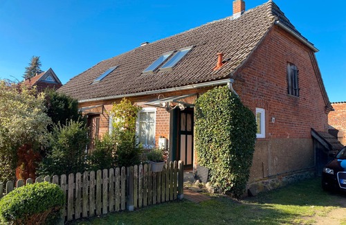 Hohen Pritz House | Holiday Home 'Günther' with Shared Terrace, Private Garden and Wi-Fi