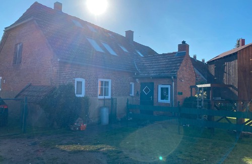 Hohen Pritz House | Holiday Home 'Günther' with Shared Terrace, Private Garden and Wi-Fi