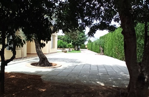 Marchena House | Holiday Home 'Hacienda Nápoles Marchena' with Private Pool, Wi-Fi and Air Conditioning