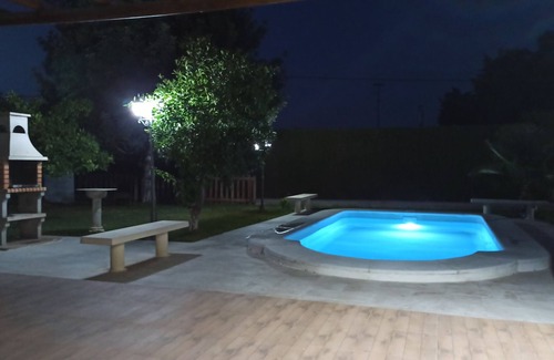 Marchena House | Holiday Home 'Hacienda Nápoles Marchena' with Private Pool, Wi-Fi and Air Conditioning