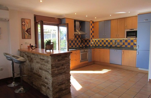 Larraul House | Holiday Home 'Harrizko Etxea' with Mountain View, Private Terrace and Air Conditioning