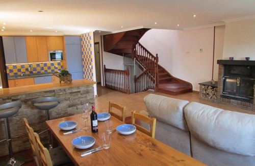 Larraul House | Holiday Home 'Harrizko Etxea' with Mountain View, Private Terrace and Air Conditioning
