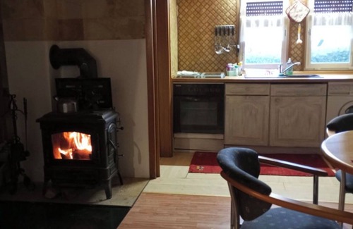 Gedern House | Holiday Home 'Haus Am See' with Private Terrace, Private Garden and Wi-Fi