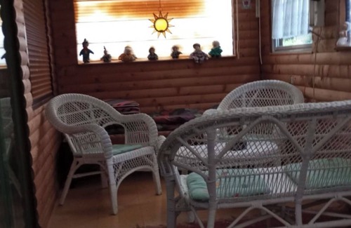Gedern House | Holiday Home 'Haus Am See' with Private Terrace, Private Garden and Wi-Fi