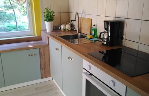 Calau House | Holiday Home 'Haus Im Grünen' with Private Terrace, Shared Garden and Wi-Fi