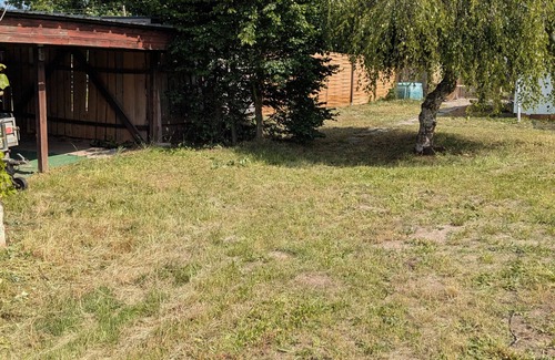 Calau House | Holiday Home 'Haus Im Grünen' with Private Terrace, Shared Garden and Wi-Fi