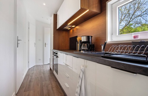Hessenburg House | Holiday Home 'Haus Waldblick' with Private Terrace, Shared Garden and Wi-Fi