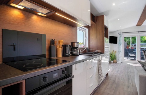 Hessenburg House | Holiday Home 'Haus Waldblick' with Private Terrace, Shared Garden and Wi-Fi