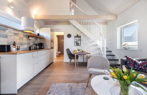 Woehrden House | Holiday Home 'Helgohuus' with Private Terrace, Private Garden and Wi-Fi