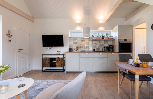 Woehrden House | Holiday Home 'Helgohuus' with Private Terrace, Private Garden and Wi-Fi