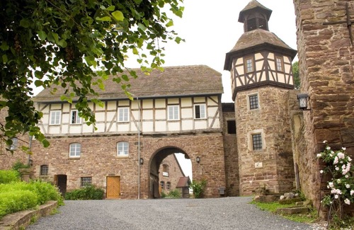 Trendelburg House | Holiday Home 'Hillebrand' with Private Terrace, Private Garden and Wi-Fi
