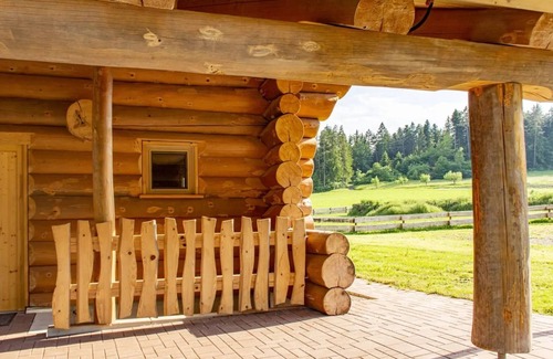 Glatten House | Holiday Home 'Hofblick' with Private Terrace, Private Garden and Wi-Fi