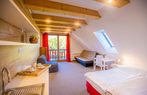 Stredne Malatiny House | Holiday Home Holiday Raj