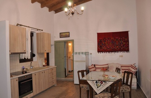 Apostoli House | Holiday Home 'House For Rent In Apostolous' with Mountain View, Private Garden and Wi-Fi
