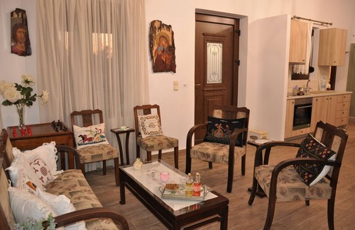Apostoli House | Holiday Home 'House For Rent In Apostolous' with Mountain View, Private Garden and Wi-Fi