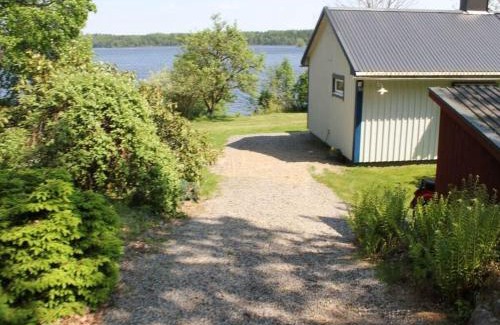 Lammhult House | Holiday home Hus Lammen right on the lake
