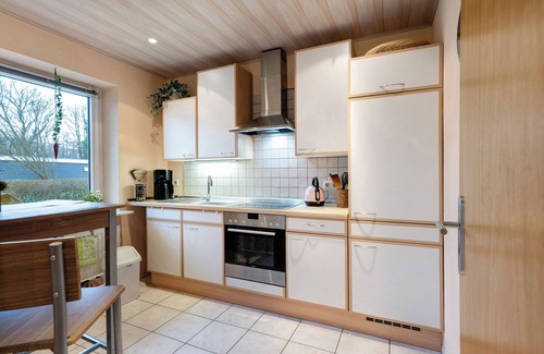 Achtrup House | Holiday Home 'Huus Meernmank' with Shared Terrace, Shared Garden and Wi-Fi