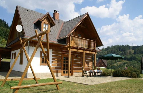 Stupna House | Holiday Home in Stupna with Garden