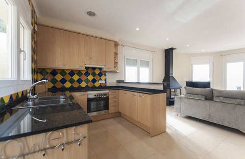 Palau-Saverdera House | Holiday Home in Empuriabrava with Private Pool