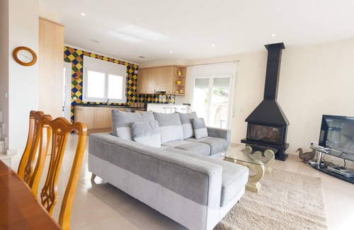 Palau-Saverdera House | Holiday Home in Empuriabrava with Private Pool