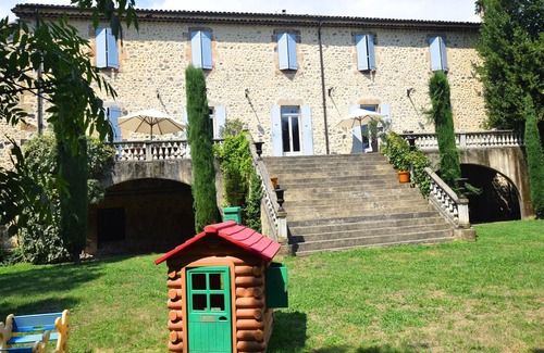 Pont-de-Labeaume House | Holiday Home in Ardèche near Château Ventadour
