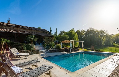 Salles-de-Belves House | Holiday Home in Salles-de-Belvès with Pool