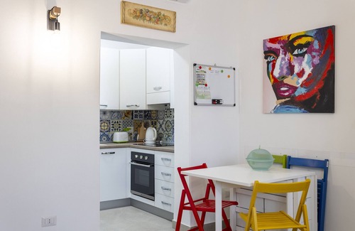 Mazara del Vallo House | Holiday Home 'Il Ficus' with Private Terrace, Wi-Fi and Air Conditioning