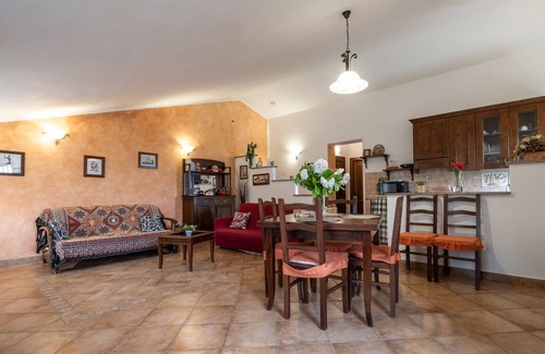 Sorano House | Holiday Home 'I Prati' with Private Pool, Private Terrace and Wi-Fi