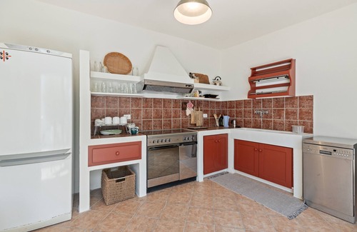 Tresnuraghes House | Holiday Home 'I Tre Nuraghi' with Mountain View, Wi-Fi and Air Conditioning