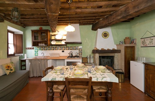 Chianni House | Holiday Home 'Il Mirtillo' with Wi-Fi & A/C