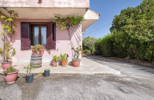 Codrongianos House | Holiday Home "Il Risveglio" with Mountain View, Private Terrace & Wi-Fi