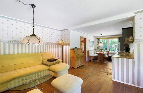 Brueggen House | Holiday Home 'Im Grünen Winkel' with Shared Terrace, Shared Garden and Wi-Fi