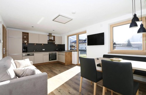 Distelberg Apartment | Holiday Home in Aschau by Zillertal Alps