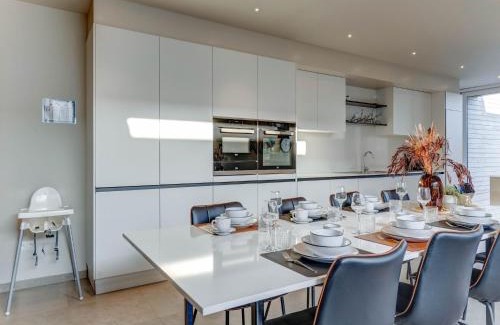 Roesbrugge-Haringe House | Holiday Home in Roesbrugge with Sauna
