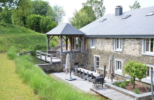 Gembes House | Holiday Home in Bièvre with Terrace