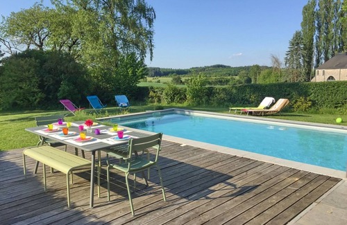 Borlon House | Holiday Home in Borlon with Heated Pool