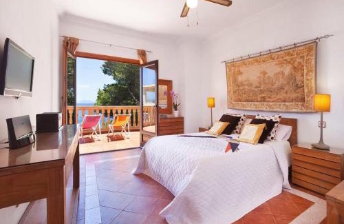 Badia de Palma Villa | Holiday Home in Cala Vinyes near Beaches