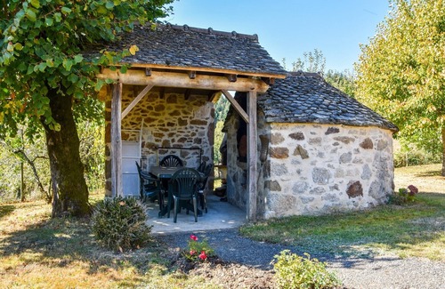 Calvinet House | Holiday Home in Calvinet near Lakes