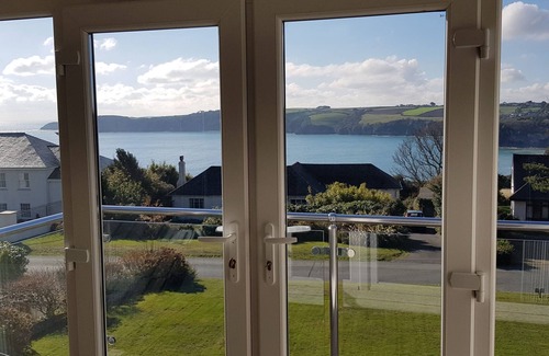 Carlyon Bay House | Holiday Home in Carlyon Bay Sea front position above Charlestown.
