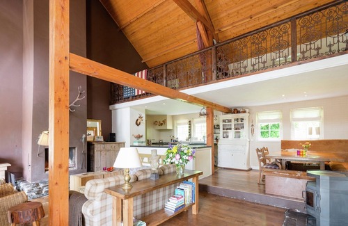 Cetturu House | Holiday Home in Cetturu near Forest