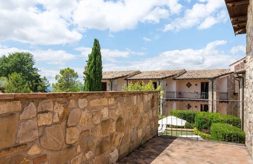 Canalicchio House | Holiday Home in Collazone With Pool & Sauna