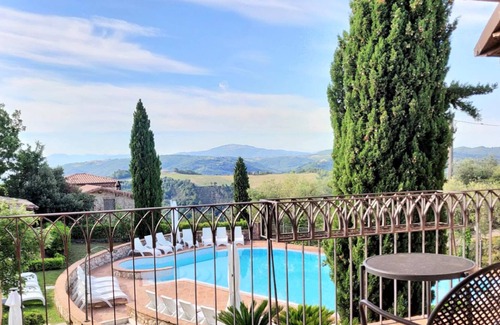 Canalicchio House | Holiday Home in Collazone With Pool & Sauna
