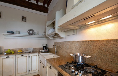 Ossaia House | Holiday Home in Cortona with Pool and Views