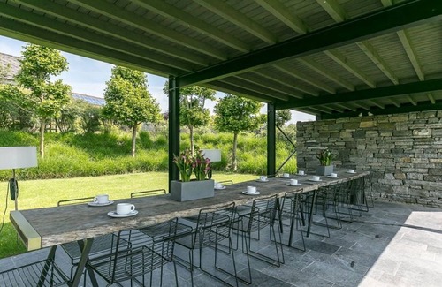 Anhee House | Holiday Home in Denée