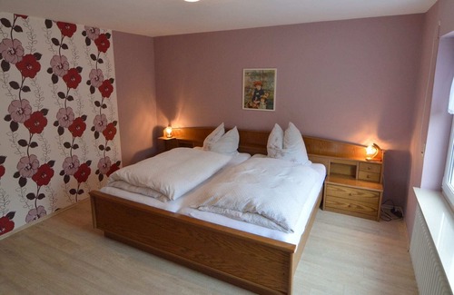 Densborn House | Holiday home in Densborn with garden