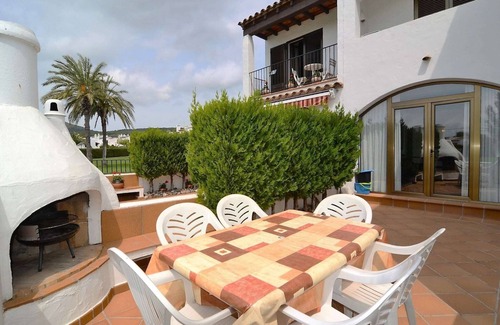 Torroella de Montgri House | Holiday Home in Estartit near Beach & Pool