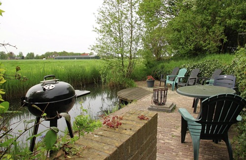 Scharsterbrug House | Holiday Home in Friesland near Lake Nederhorst
